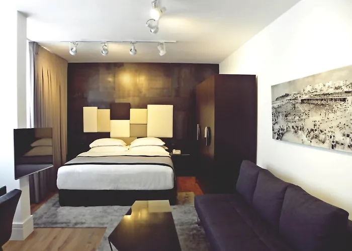 Alexander Hotel